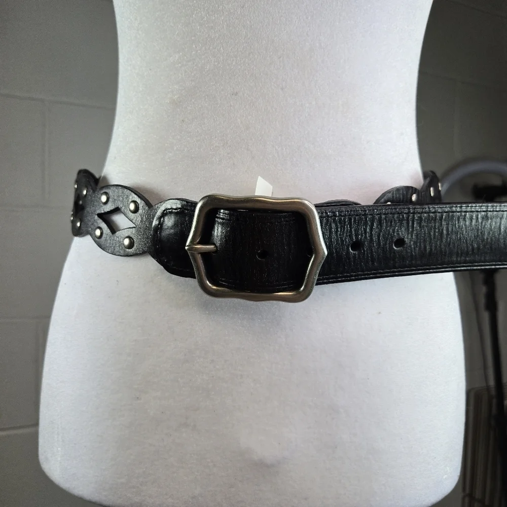 Vtg Fossil black leather cut out studded belt